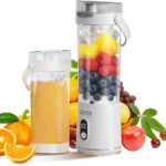 Portable Personal Electric USB Juicer,600ML Mini Blender Portable Blender For Shakes and Smoothies juice,12 Blades Great for Mixing,Compact、Convenient and Versatile (white)