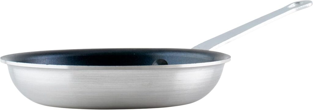 Winco Commercial-Grade Aluminium Fry Pan/Skillet, Non-Stick Finish, 7″