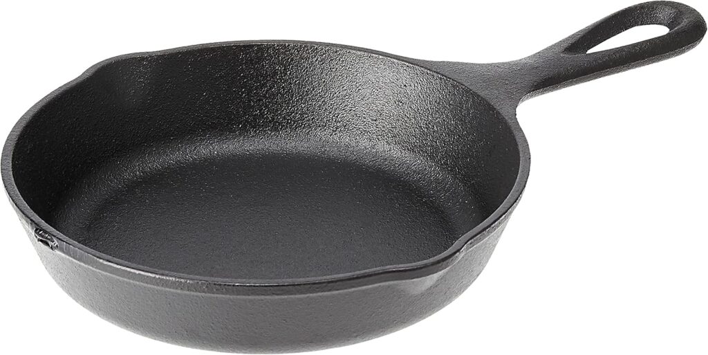 Lodge Wildlife Series – 6.5″ Cast Iron Skillet with Wolf Scene